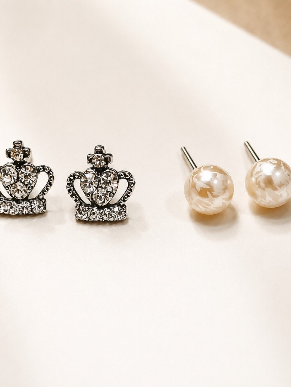 🌟3/$15 Crown Crystal And Pearl Stud Earrings
